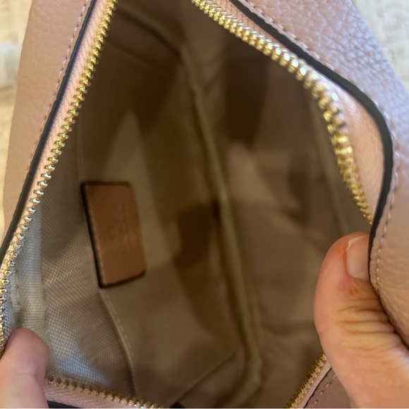 Stylish Pink Leather Handbag - Picture 2 of 2